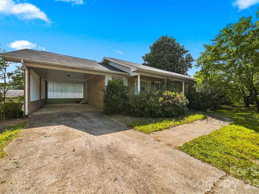 2103 2nd Avenue, Hickory, NC 28601.  MLS# CAR4417650, YatesRealty ID 46523. Carport