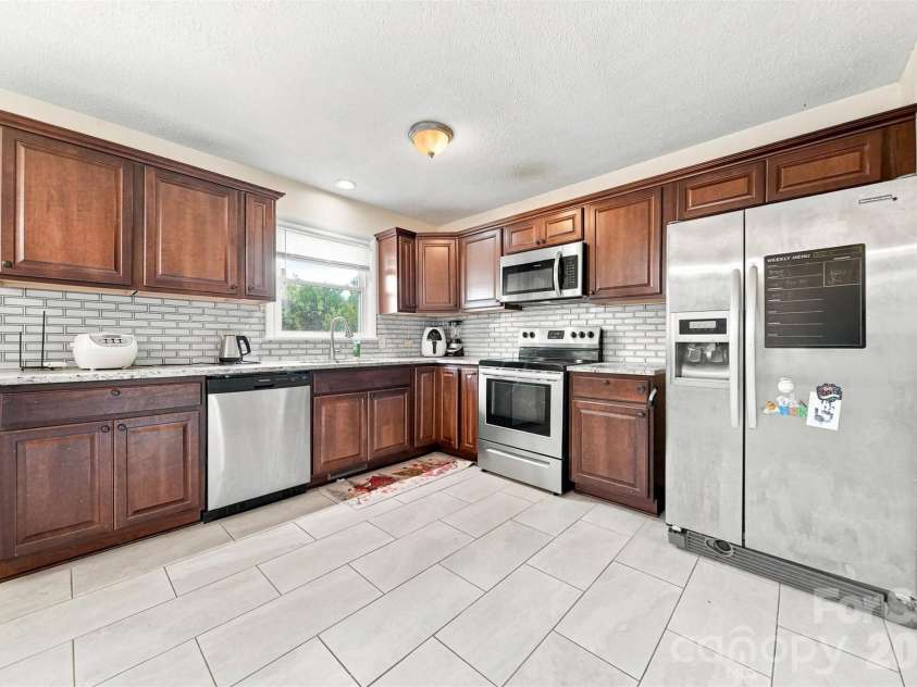 2103 2nd Avenue, Hickory, NC 28601.  MLS# CAR4417650, YatesRealty ID 46523. Kitchen
