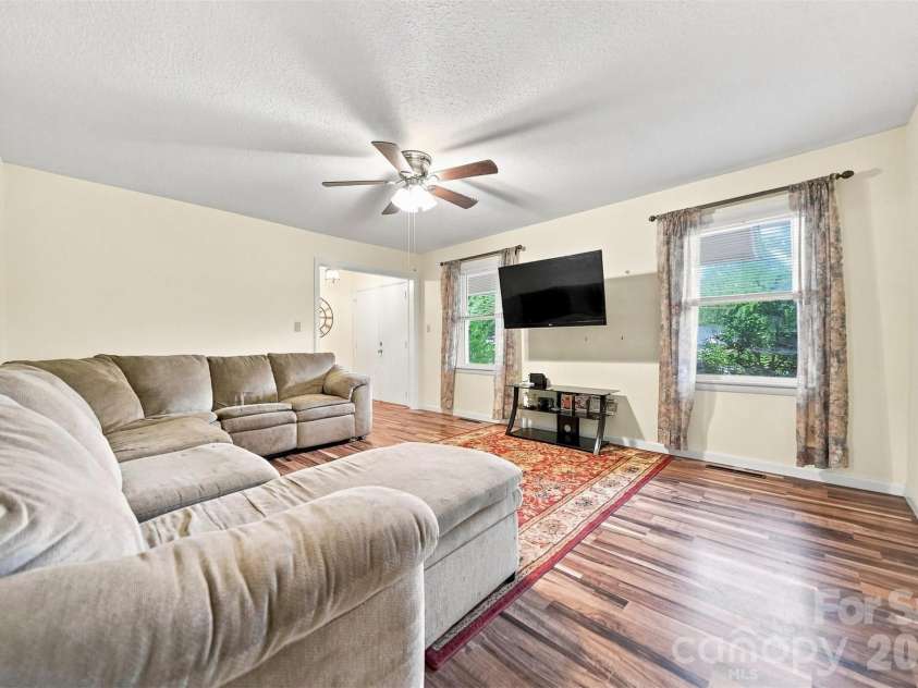 2103 2nd Avenue, Hickory, NC 28601.  MLS# CAR4417650, YatesRealty ID 46523. Living Room