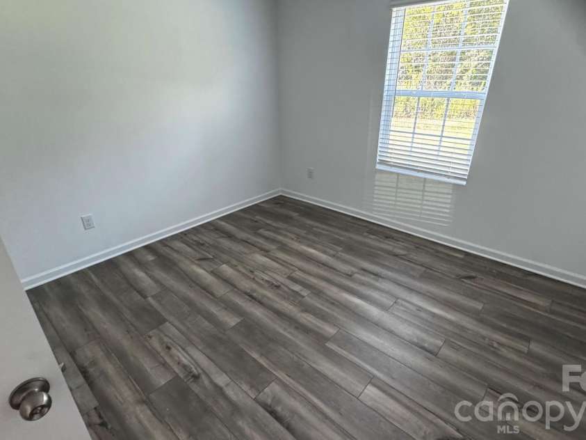 4060 Oxford Glen Drive, Claremont, NC 28610.  MLS# CAR4417410, YatesRealty ID 46524. 