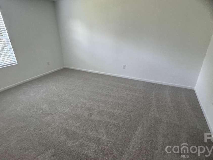 4060 Oxford Glen Drive, Claremont, NC 28610.  MLS# CAR4417410, YatesRealty ID 46524. 