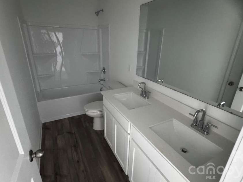 4060 Oxford Glen Drive, Claremont, NC 28610.  MLS# CAR4417410, YatesRealty ID 46524. 