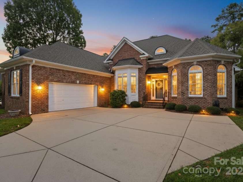 1314 Crooked Stick Drive, Rock Hill, SC 29730.  MLS# CAR4310285, YatesRealty ID 46526. Attractive front entrance with side load garage