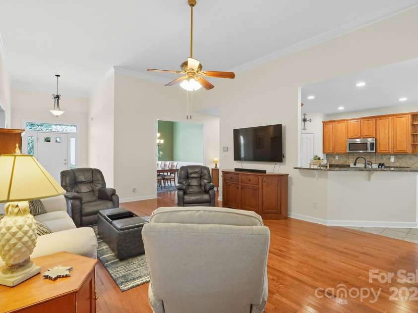 1314 Crooked Stick Drive, Rock Hill, SC 29730.  MLS# CAR4310285, YatesRealty ID 46526. Open concept