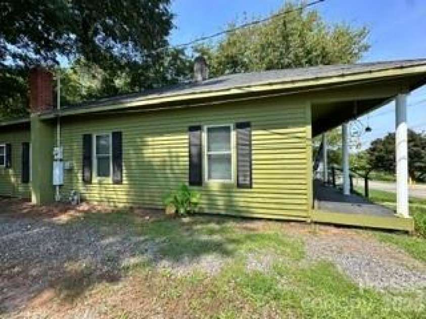303 B Street, Newton, NC 28658.  MLS# CAR4416773, YatesRealty ID 46526. 