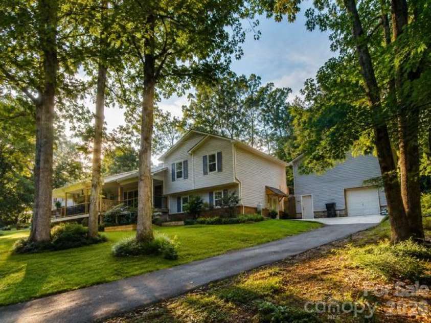 100 Woodlea Drive, Morganton, NC 28655.  MLS# CAR4417775, YatesRealty ID 46527. 