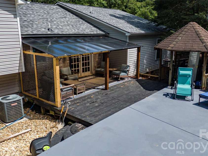 100 Woodlea Drive, Morganton, NC 28655.  MLS# CAR4417775, YatesRealty ID 46527. 