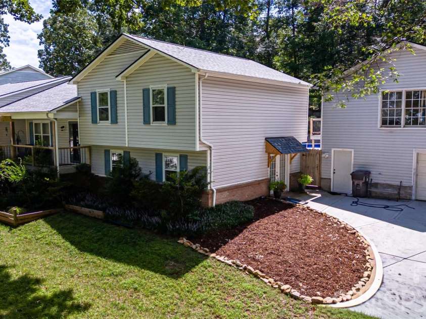 100 Woodlea Drive, Morganton, NC 28655.  MLS# CAR4417775, YatesRealty ID 46527. 