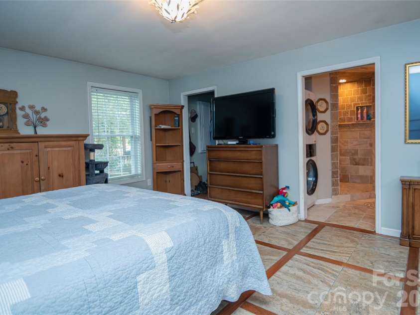 100 Woodlea Drive, Morganton, NC 28655.  MLS# CAR4417775, YatesRealty ID 46527. 