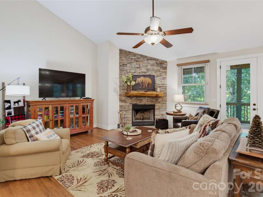 298 Hedgewood Drive, Tuckasegee, NC 28783.  MLS# CAR4393435, YatesRealty ID 46529. Living area with vaulted ceilings