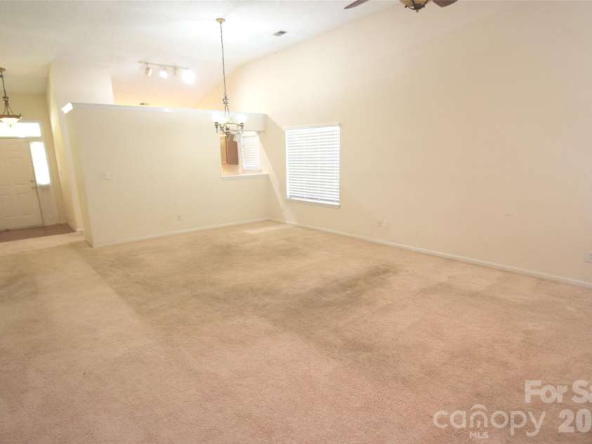 730 Oakbluff Circle, Charlotte, NC 28216.  MLS# CAR4417659, YatesRealty ID 46530. 