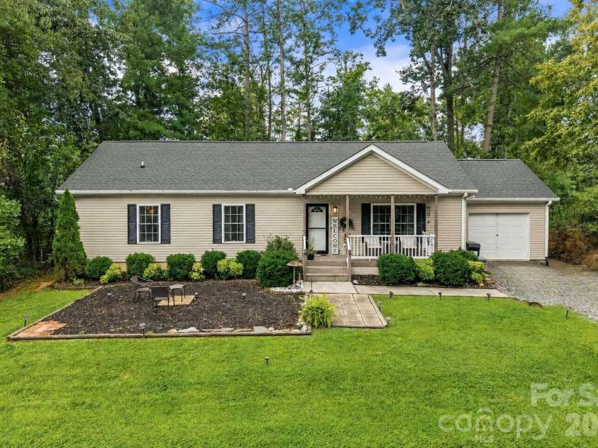 47 Fox Road, Asheville, NC 28804.  MLS# CAR4415329, YatesRealty ID 46532. 