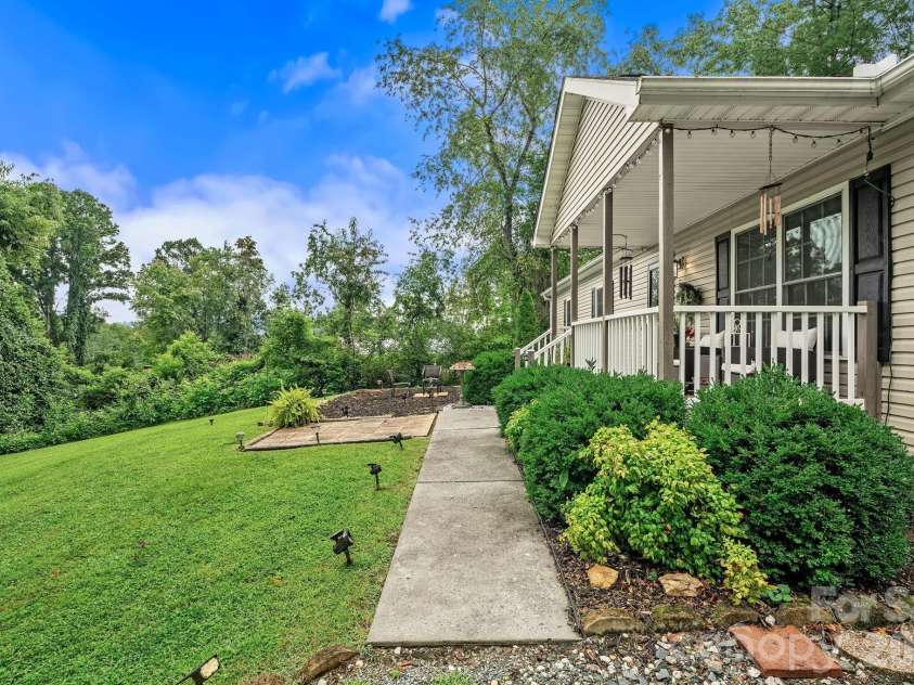 47 Fox Road, Asheville, NC 28804.  MLS# CAR4415329, YatesRealty ID 46532. 
