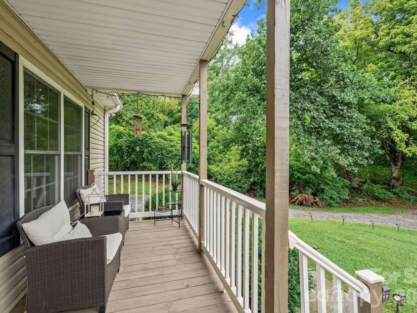 47 Fox Road, Asheville, NC 28804.  MLS# CAR4415329, YatesRealty ID 46532. 