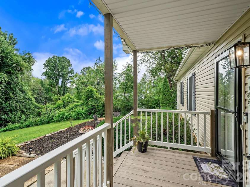 47 Fox Road, Asheville, NC 28804.  MLS# CAR4415329, YatesRealty ID 46532. 