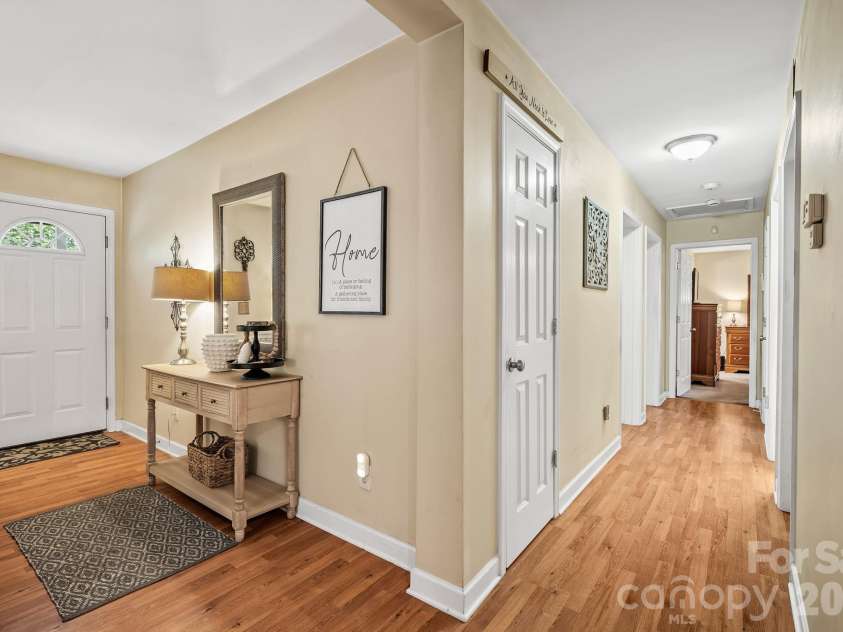 47 Fox Road, Asheville, NC 28804.  MLS# CAR4415329, YatesRealty ID 46532. 