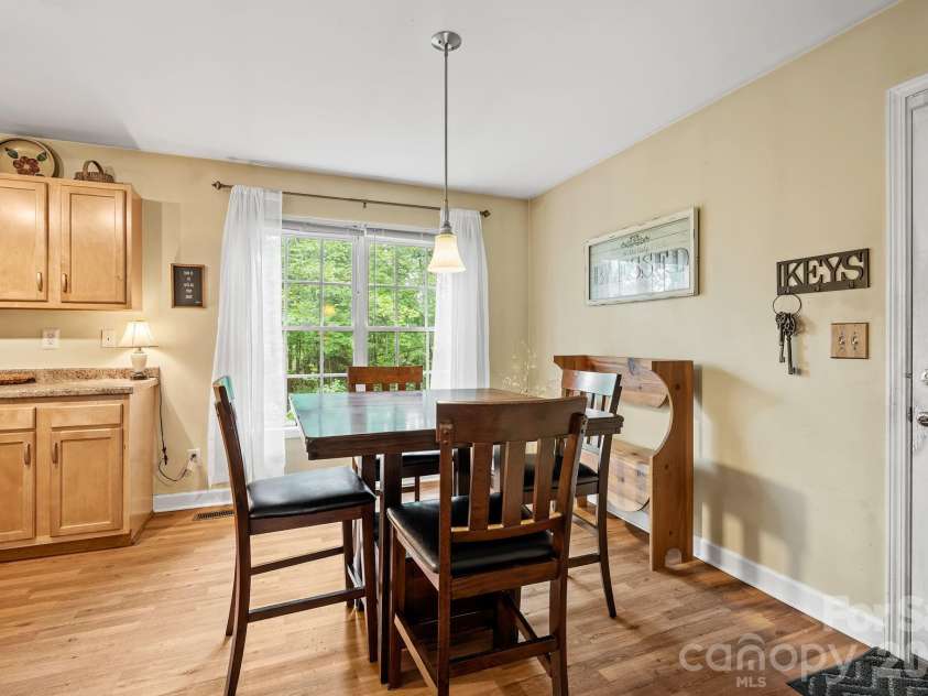47 Fox Road, Asheville, NC 28804.  MLS# CAR4415329, YatesRealty ID 46532. 