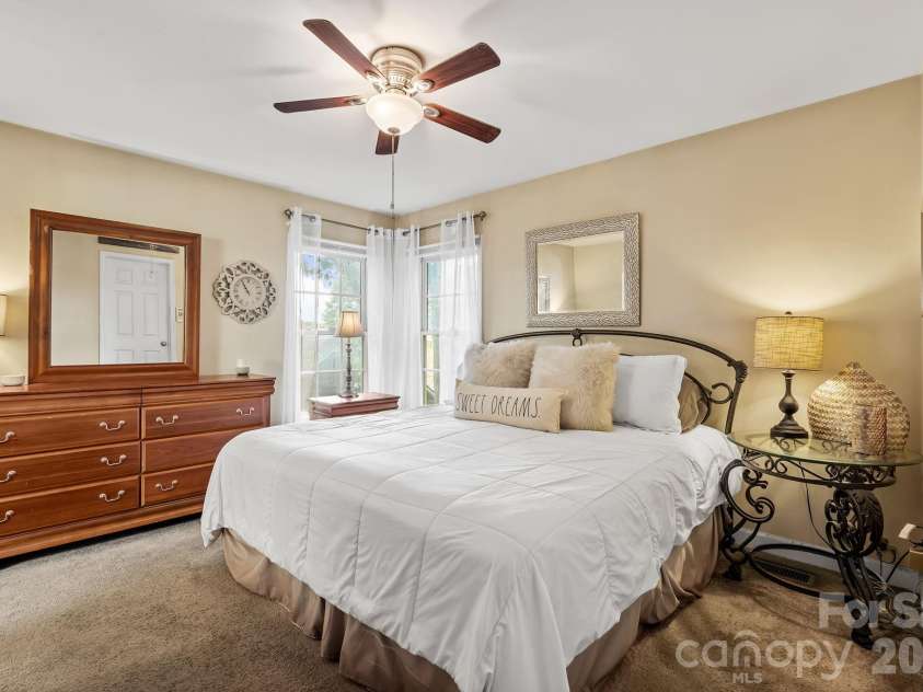 47 Fox Road, Asheville, NC 28804.  MLS# CAR4415329, YatesRealty ID 46532. 