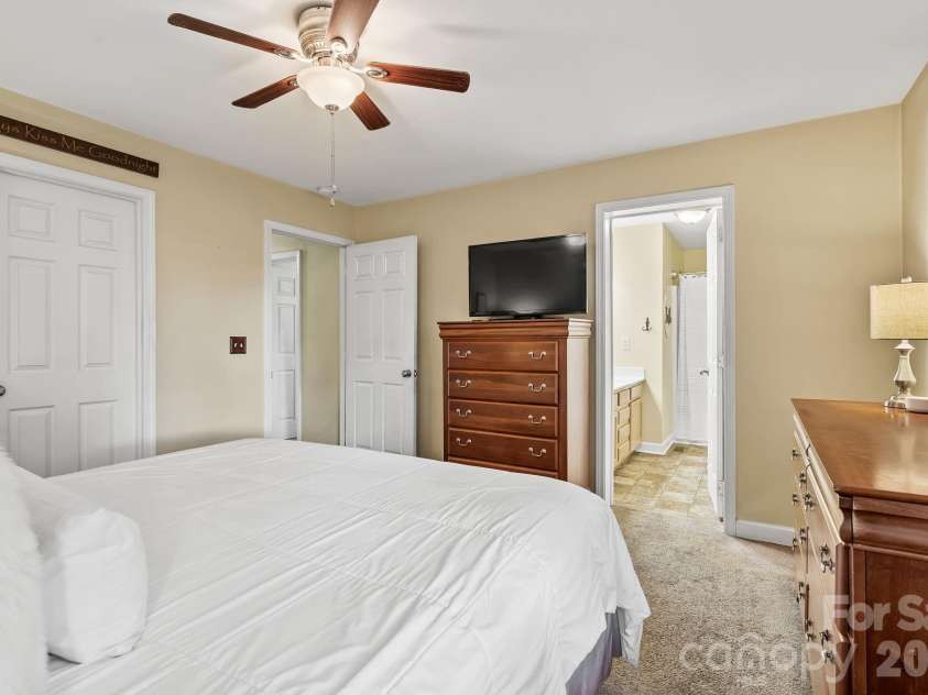 47 Fox Road, Asheville, NC 28804.  MLS# CAR4415329, YatesRealty ID 46532. 