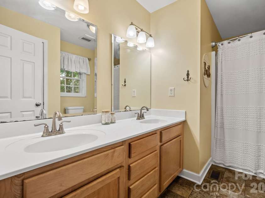 47 Fox Road, Asheville, NC 28804.  MLS# CAR4415329, YatesRealty ID 46532. 