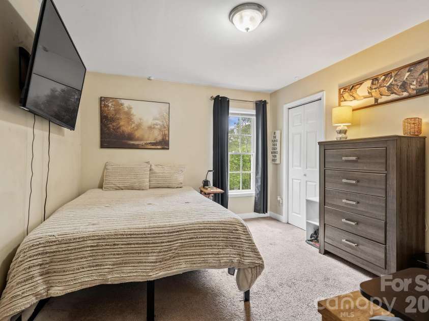47 Fox Road, Asheville, NC 28804.  MLS# CAR4415329, YatesRealty ID 46532. 