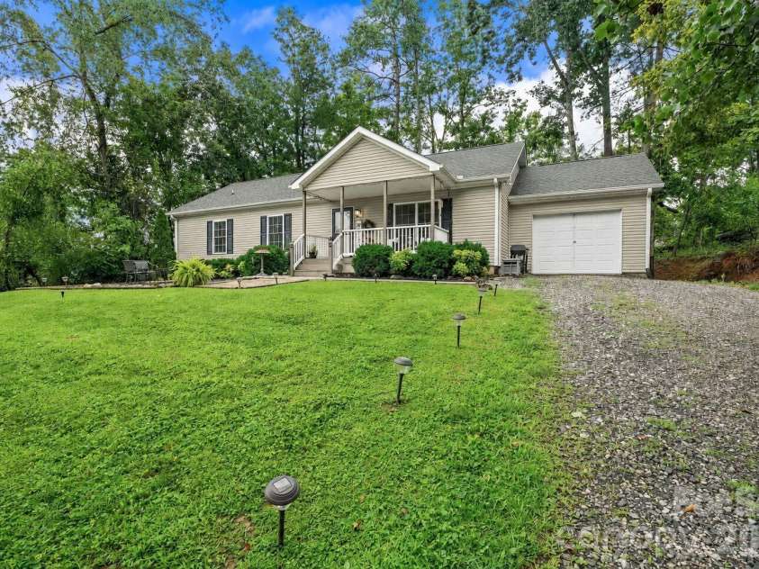 47 Fox Road, Asheville, NC 28804.  MLS# CAR4415329, YatesRealty ID 46532. 