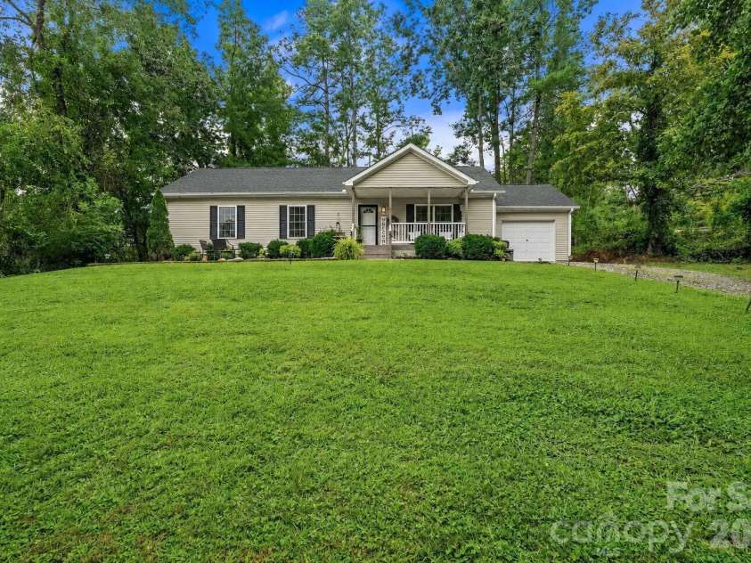 47 Fox Road, Asheville, NC 28804.  MLS# CAR4415329, YatesRealty ID 46532. 