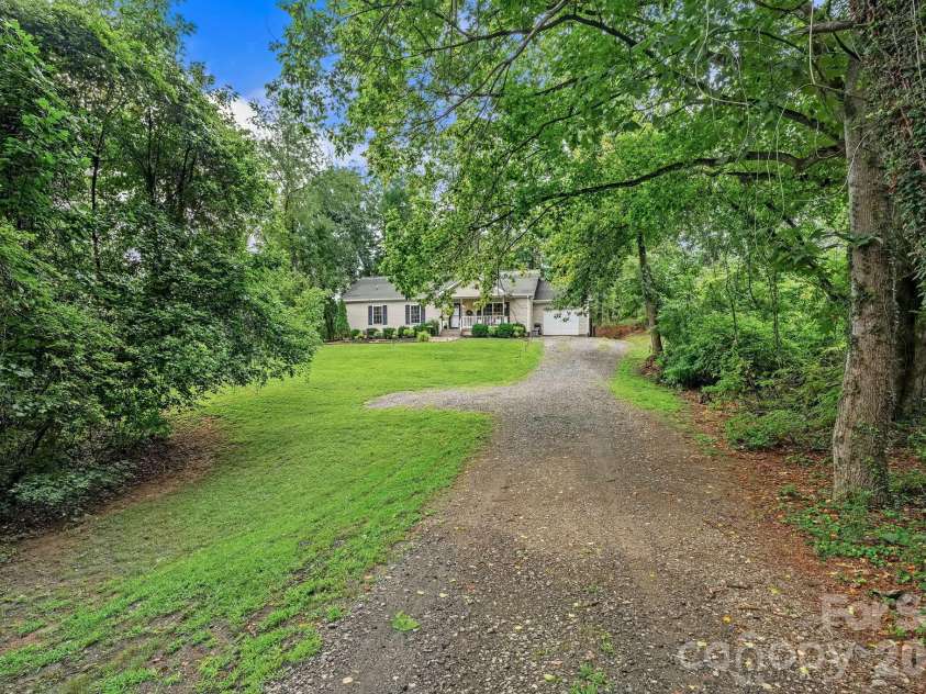 47 Fox Road, Asheville, NC 28804.  MLS# CAR4415329, YatesRealty ID 46532. 