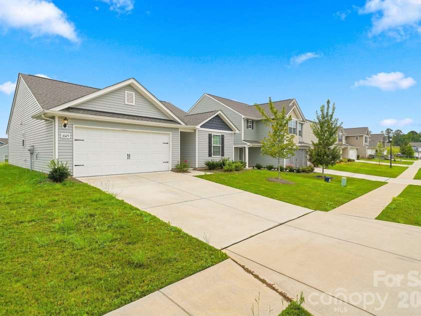 3325 Brighton Drive, Gastonia, NC 28052.  MLS# CAR4417796, YatesRealty ID 46536. 