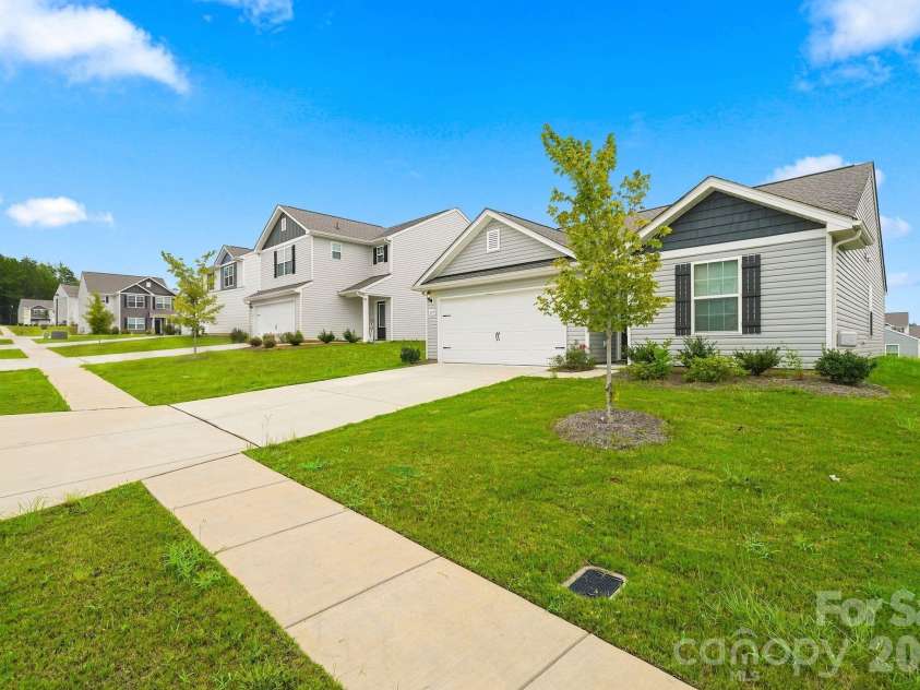3325 Brighton Drive, Gastonia, NC 28052.  MLS# CAR4417796, YatesRealty ID 46536. 