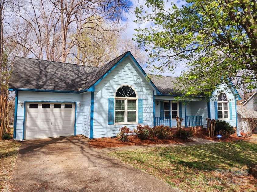 121 Deertrack Drive, Mount Holly, NC 28120.  MLS# CAR4237208, YatesRealty ID 4654. 
