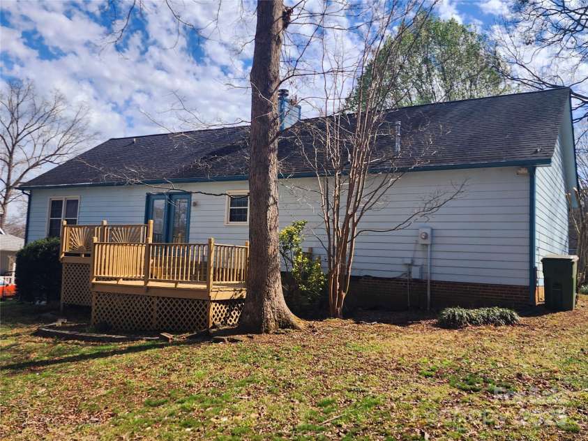 121 Deertrack Drive, Mount Holly, NC 28120.  MLS# CAR4237208, YatesRealty ID 4654. 