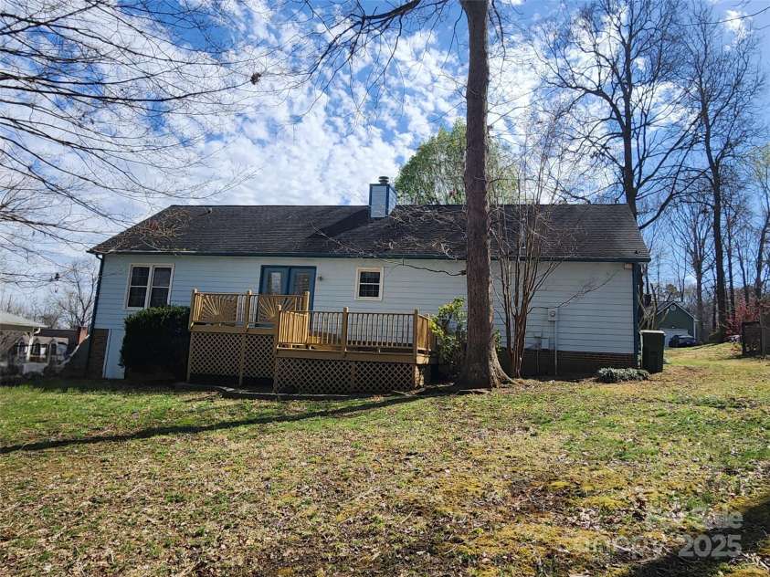 121 Deertrack Drive, Mount Holly, NC 28120.  MLS# CAR4237208, YatesRealty ID 4654. 