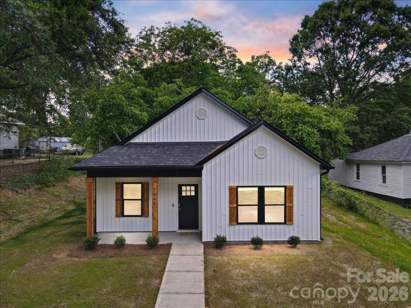 2041 Pine Drive, Gastonia, NC 28054.  MLS# CAR4417400, YatesRealty ID 46540. 