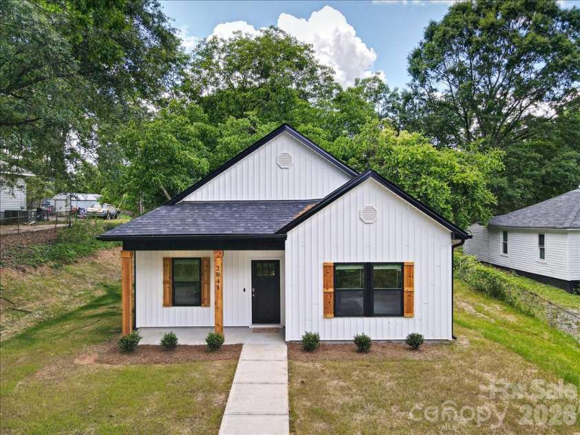 2041 Pine Drive, Gastonia, NC 28054.  MLS# CAR4417400, YatesRealty ID 46540. 
