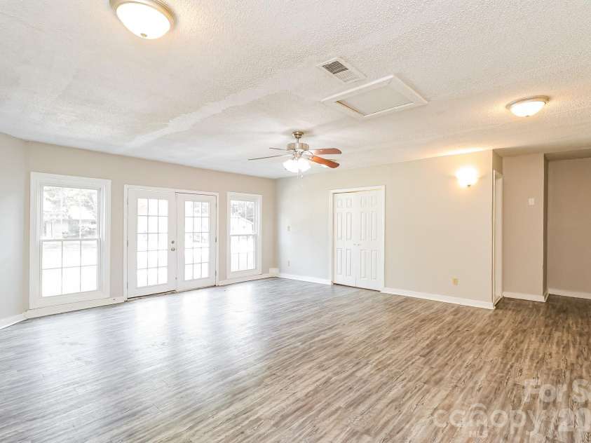 6701 Woodthrush Drive, Charlotte, NC 28227.  MLS# CAR4416822, YatesRealty ID 46542. 