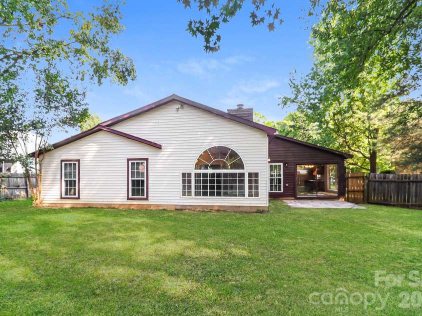 6701 Woodthrush Drive, Charlotte, NC 28227.  MLS# CAR4416822, YatesRealty ID 46542. 