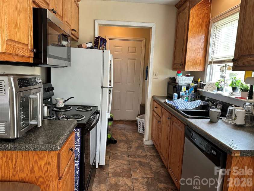 601 Saunders Avenue, Newton, NC 28658.  MLS# CAR4416913, YatesRealty ID 46544. 