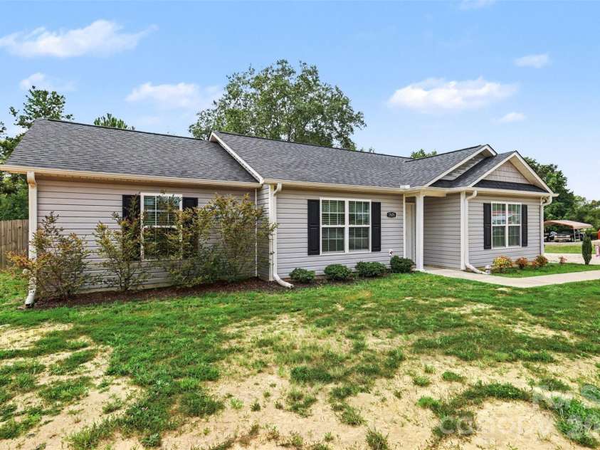 1505 Foxbrook Circle, Lancaster, SC 29720.  MLS# CAR4390971, YatesRealty ID 46546. 