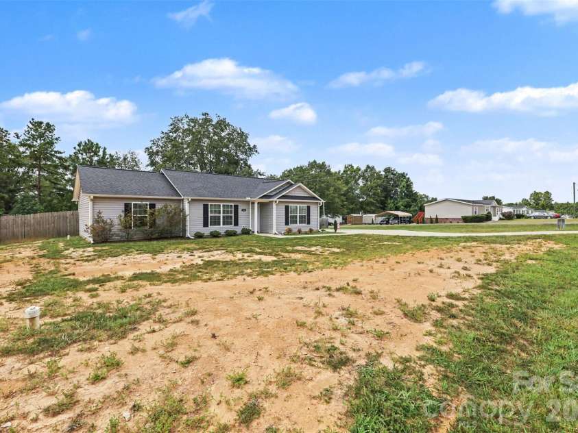 1505 Foxbrook Circle, Lancaster, SC 29720.  MLS# CAR4390971, YatesRealty ID 46546. 