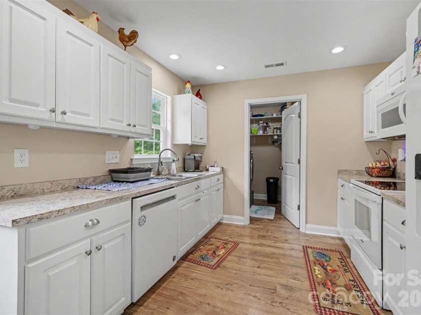 1505 Foxbrook Circle, Lancaster, SC 29720.  MLS# CAR4390971, YatesRealty ID 46546. 