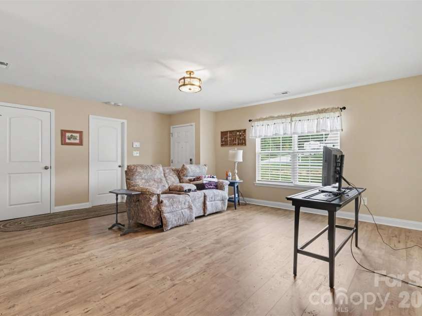 1505 Foxbrook Circle, Lancaster, SC 29720.  MLS# CAR4390971, YatesRealty ID 46546. 