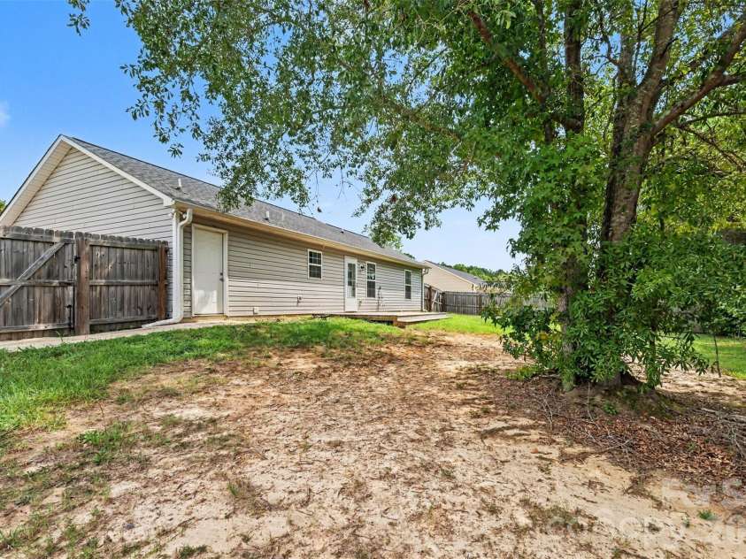 1505 Foxbrook Circle, Lancaster, SC 29720.  MLS# CAR4390971, YatesRealty ID 46546. 