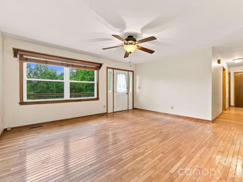 62 Hunters Field Lane, Mills River, NC 28759.  MLS# CAR4407487, YatesRealty ID 46548. 