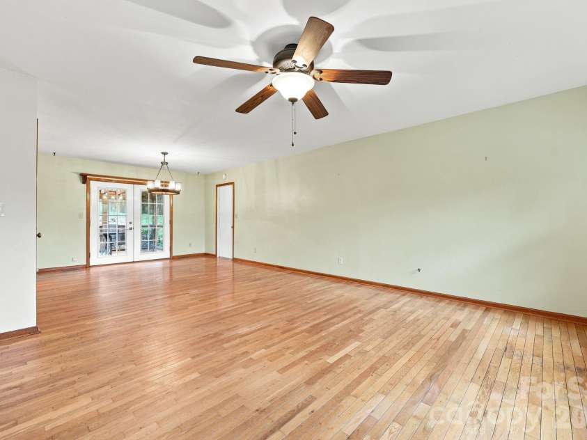 62 Hunters Field Lane, Mills River, NC 28759.  MLS# CAR4407487, YatesRealty ID 46548. 