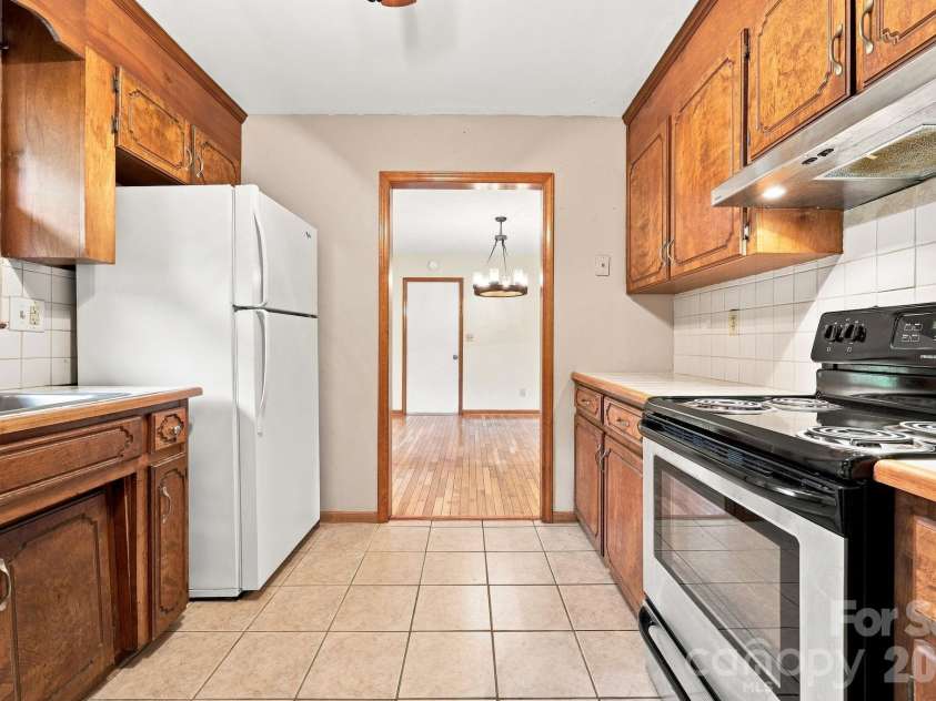 62 Hunters Field Lane, Mills River, NC 28759.  MLS# CAR4407487, YatesRealty ID 46548. 
