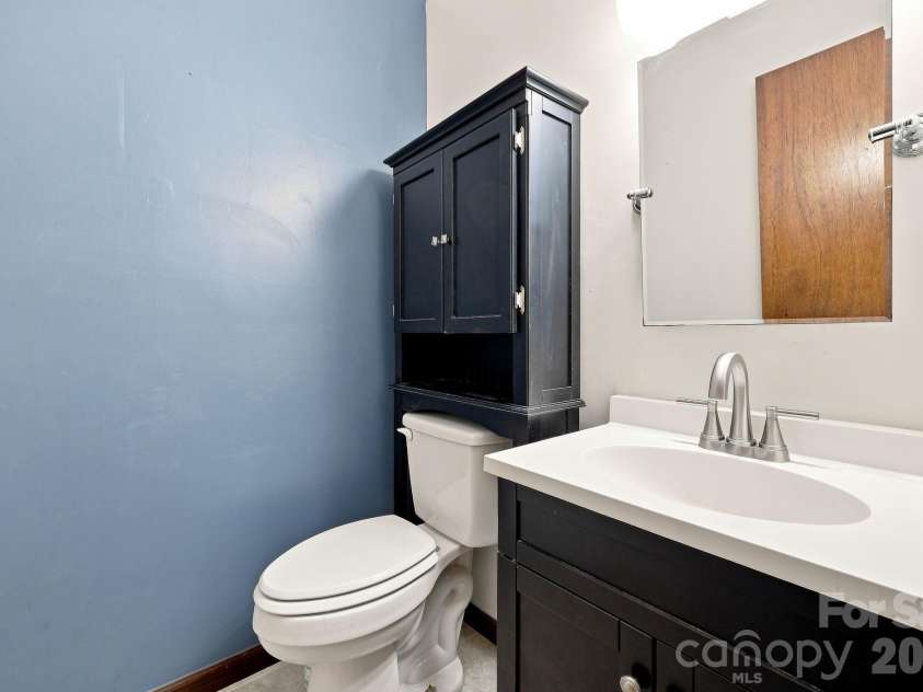 62 Hunters Field Lane, Mills River, NC 28759.  MLS# CAR4407487, YatesRealty ID 46548. Ensuite bathroom