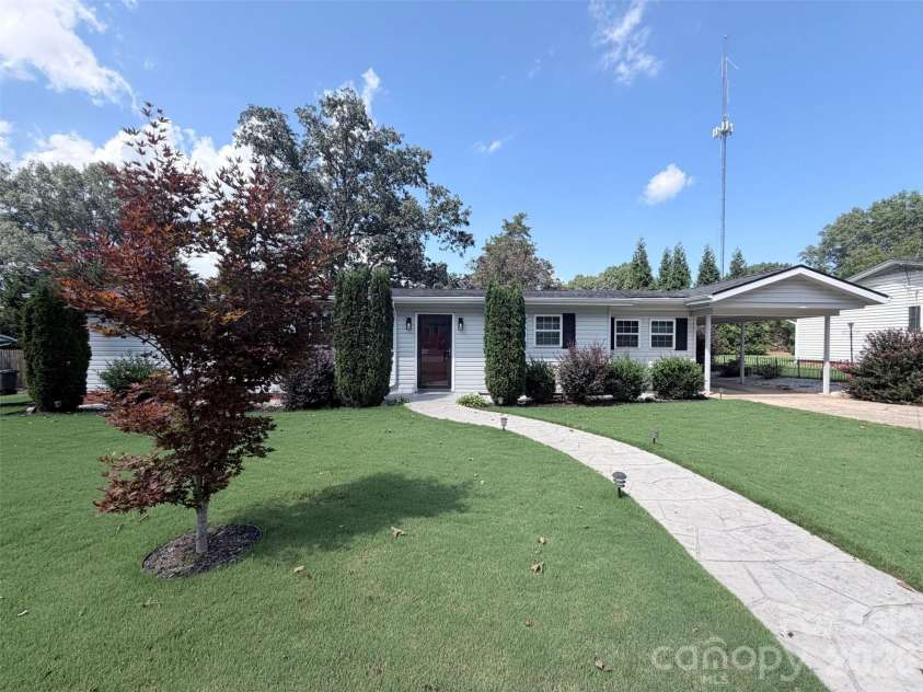 449 Virginia Avenue, Statesville, NC 28677.  MLS# CAR4417824, YatesRealty ID 46549. 