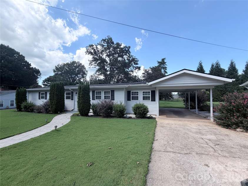 449 Virginia Avenue, Statesville, NC 28677.  MLS# CAR4417824, YatesRealty ID 46549. 