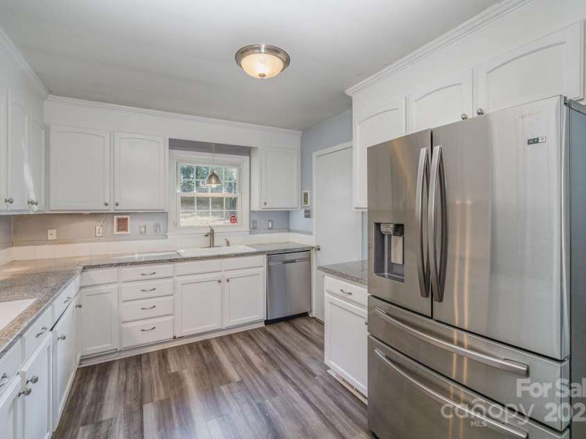 4001 Glenfall Avenue, Charlotte, NC 28210.  MLS# CAR4220300, YatesRealty ID 4655. 